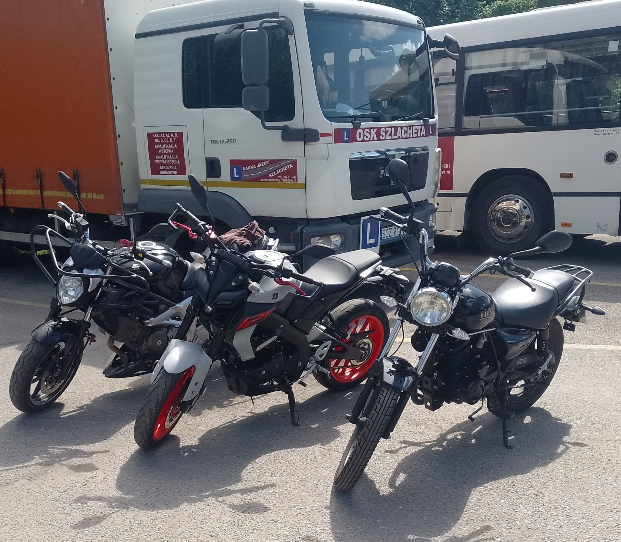 Suzuki Gladius 650 i Yamaha MT-125 – kategorie A1, A2 i A